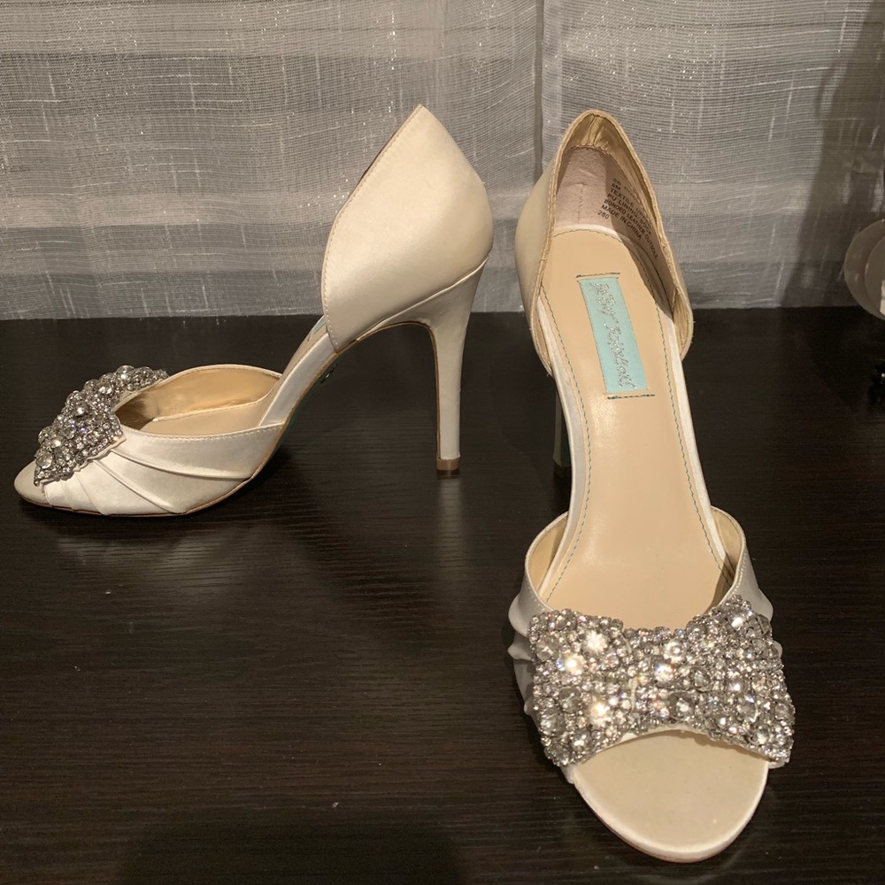 Betsey Johnson rhinestone bow blue bottom heels